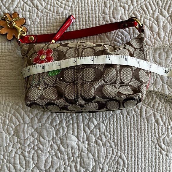 Adorable COACH Signature Collection mini handbag/wristlet with flower appliqué - Picture 15 of 16
